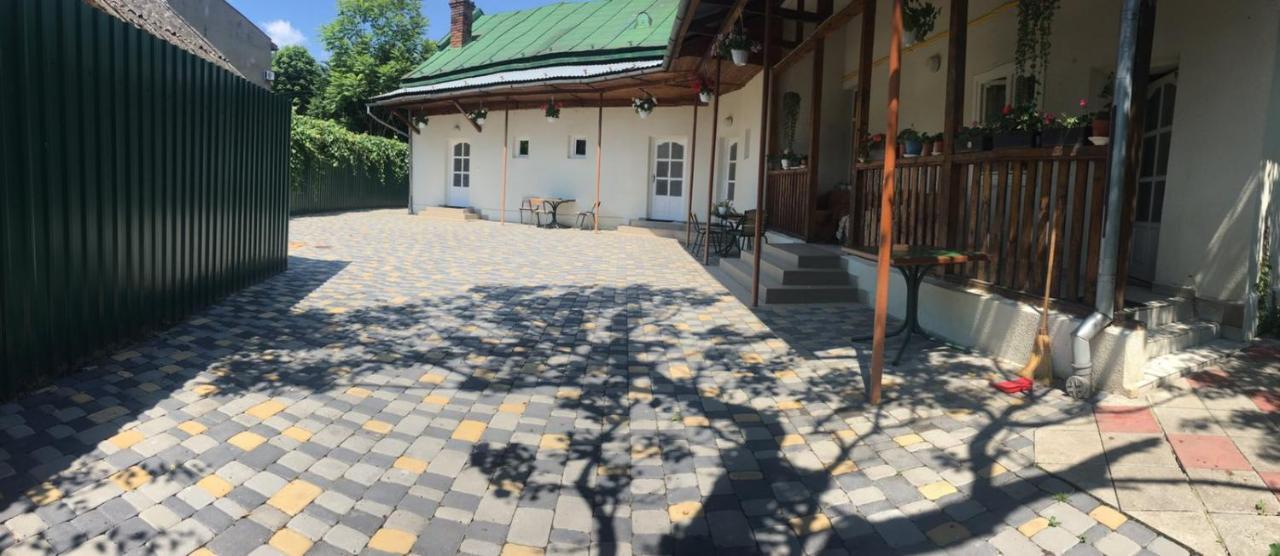 אוזהורוד Gelena Гостьовий Двір מראה חיצוני תמונה